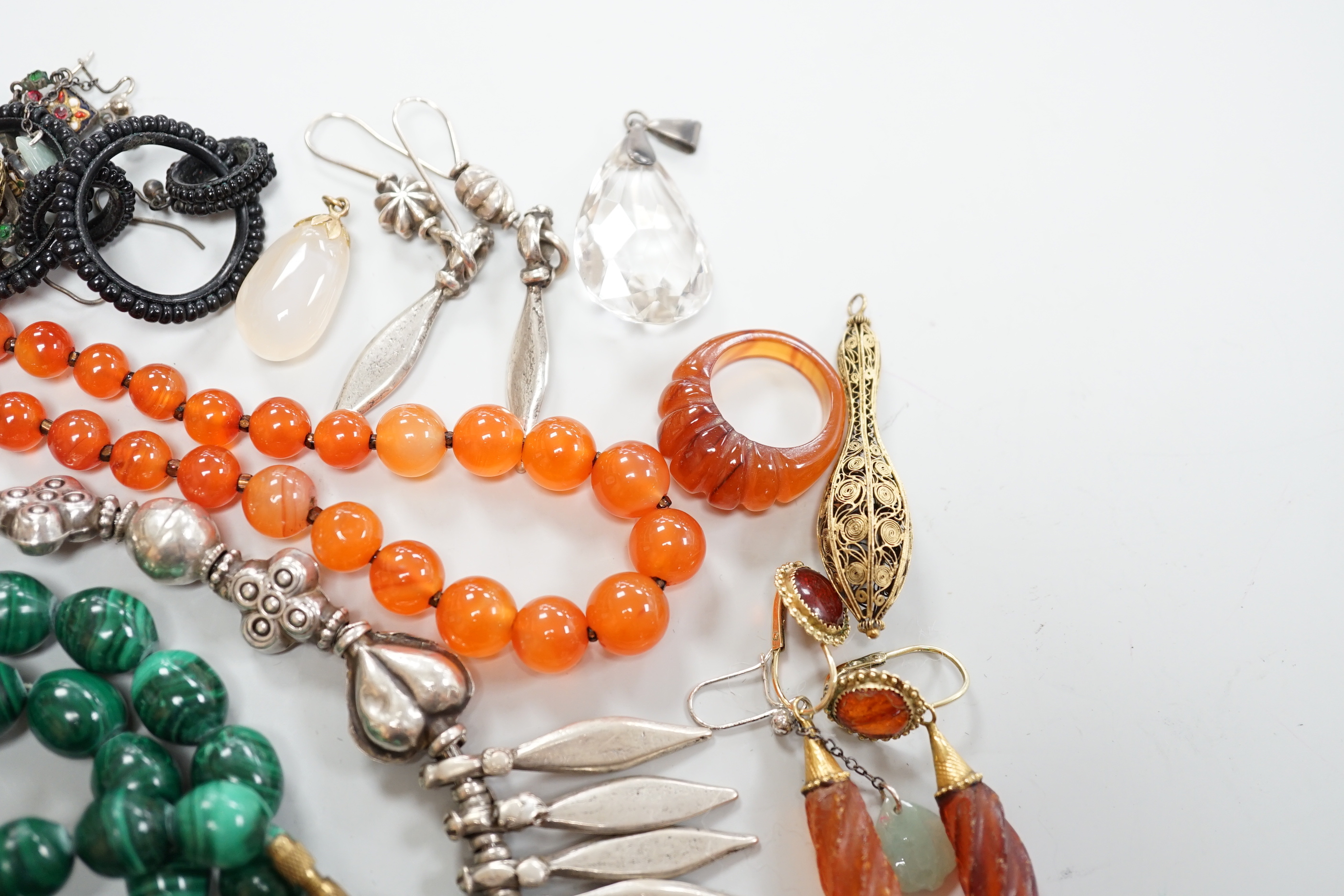 Assorted jewellery including a South American? white metal fringe necklace, a malachite bead necklace, amber earrings, filigree earrings, jet earrings, Hand Of Fatma pendant, agate bead necklace, hardstone pebble necklac